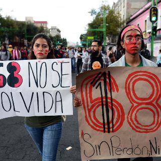 Fotogalería: Marchan a 50 años de la matanza de Tlatelolco