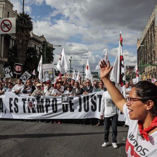 Líderes del 68 encabezan marcha en el 50 aniversario