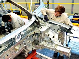El 75% de las piezas automotrices deben hacerse en suelo estadounidense, y 40% del vehículo por trabajadores que ganen al menos 16 dólares por hora. AFP/P. Pardo