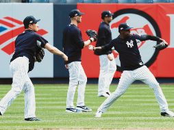 Luis Severino (derecha) será el abridor de los Yankees esta noche ante los Atléticos de Oakland. EFE