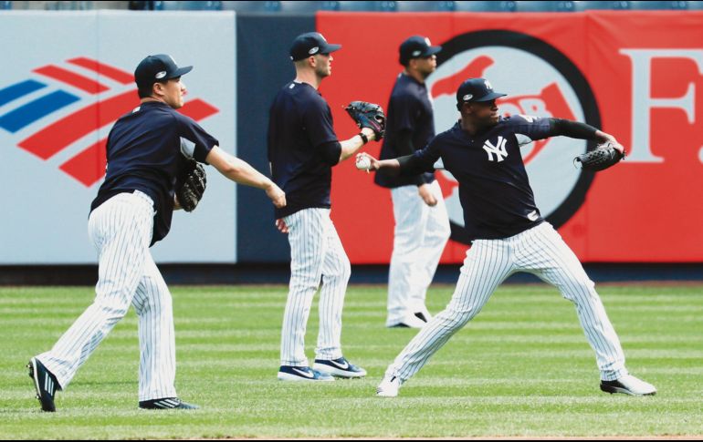 Luis Severino (derecha) será el abridor de los Yankees esta noche ante los Atléticos de Oakland. EFE
