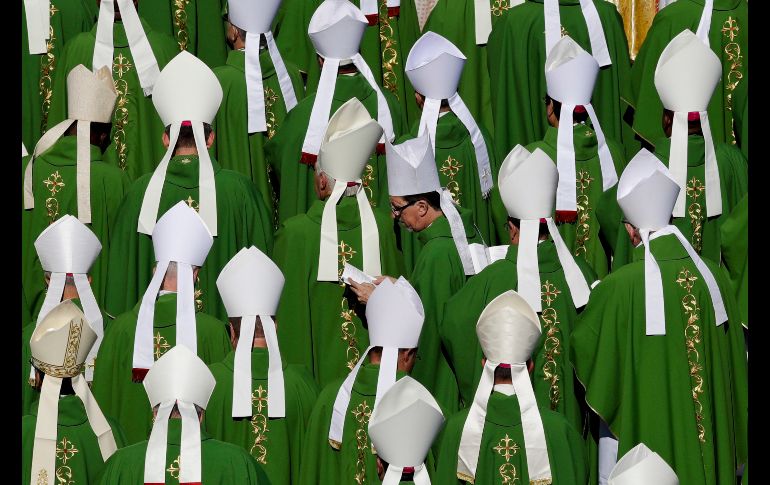 Obispos asisten a una misa en la plaza de San Pedro, en el Vaticano, por el inicio del sínodo de obispos. AP/A. Tarantino