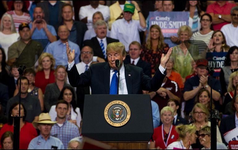 Durante un mitin en Mississippi, Trump se mofó del hecho de que la doctora Christine Blasey Ford no recordaba ni la fecha exacta, ni el lugar exacto, ni la casa exacta del ataque sexual. EFE / B. Dill