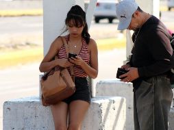 Las personas prefieren realizar tareas como pedir un taxi o buscar una dirección a través de aplicaciones. EL INFORMADOR/ARCHIVO