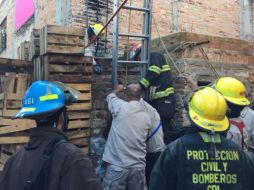 El sujeto sólo presentó una lesión leve en uno de sus brazos y fue provocada cuando intentó salir por sus propios medios sin éxito. ESPECIAL/