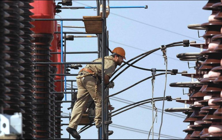 Se determinó que se trabajará para establecer criterios claros para que los usuarios conozcan con antelación qué indicadores podrían afectar las tarifas eléctricas. AFP/ ARCHIVO