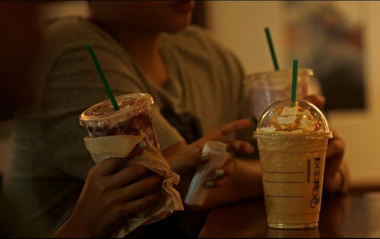 La cruzada contra el uso de plásticos ha sido asumida por los consumidores; según datos de la Canirac, el uso de popotes ha bajado 60 %. EL INFORMADOR/Archivo