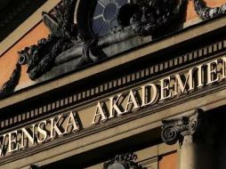 La Academia Sueca no ha revelado qué ocurrirá con la poetisa Katarina Frostenson, cuyo esposo, el artista francés Jean-Claude Arnault, fue condenado el lunes a dos años de cárcel por un caso de violación cometido en 2011.  ESPECIAL / svenskaakademien.se