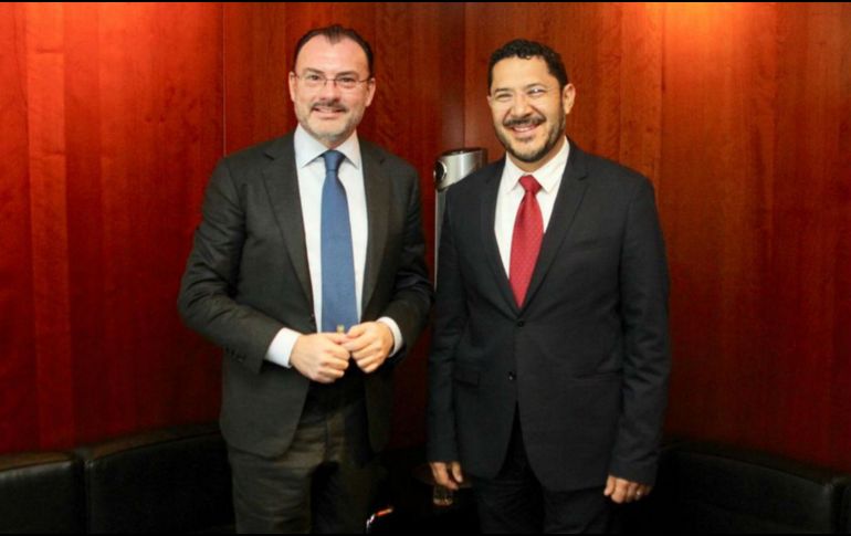 El canciller se reúne con el presidente de la mesa directiva del Senado, Martí Batres (d), e informará sobre la renegociación comercial con EU y Canadá. TWITTER / @SRE_mx