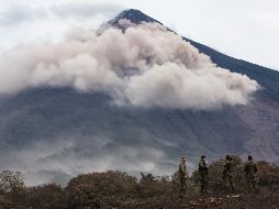 Científicos advierten que hay probabilidades de que se generen flujos de lava o que una nueva erupción próximamente. AP/ARCHIVO
