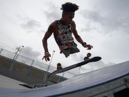 Surfista sin piernas, de orador en Venezuela a rapero en Colombia