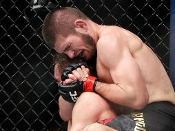 Nurmagomedov mostró dominio toda la pelea y consiguió la sumisión; sin embargo inmediatamente después de finalizada la pelea se lanzó a atacar al equipo de McGregor. AP