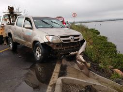 Autoridades de protección Civil iniciaron la extracción de la camioneta modelo Hiluz al rededor de las 10:00 horas. ESPECIAL / Protección Civil Jalisco