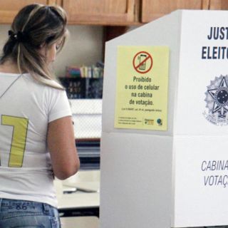 Los brasileños votan en medio de turbulencia política