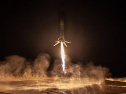 SpaceX ha conseguido en ocasiones previas aterrizar la primera etapa de los cohetes, después de lanzamientos en California, pero aún no lo consigue en la costa oeste.TWITTER / @SpaceX