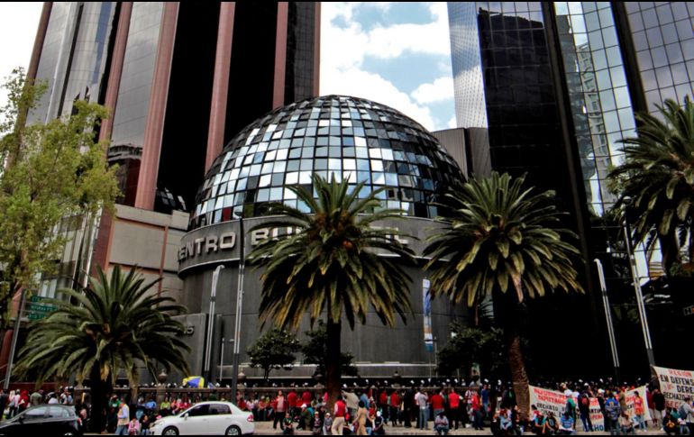 En el mercado accionario local se opera un volumen de 736 mil 852 títulos, por un importe económico de 17.4 millones de pesos. NTX / ARCHIVO