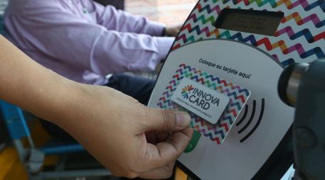Según la Semov, de cinco mil 400 unidades de transporte público en la ZMG, dos mil 200 ya cuentan con los verificadores para la Innova Card. EL INFORMADOR / ARCHIVO