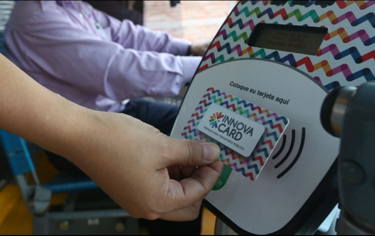 Según la Semov, de cinco mil 400 unidades de transporte público en la ZMG, dos mil 200 ya cuentan con los verificadores para la Innova Card. EL INFORMADOR / ARCHIVO