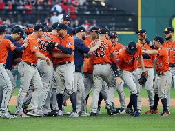 Los Astros se mantienen en su intento por defender la Serie Mundial que obtuvieron el año pasado. AFP / G. Shamus