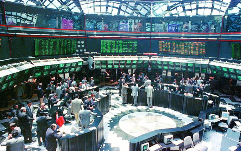 En el mercado accionario local se opera con un volumen de 7.9 millones de títulos, por un importe económico de 232.1 millones de pesos. NTX / ARCHIVO