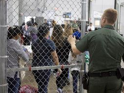  Los refugios ahora están casi llenos no porque haya más niños ingresando al país sino porque el gobierno ha creado otro obstáculo para que los niños salgan. EFE/ ARCHIVO
