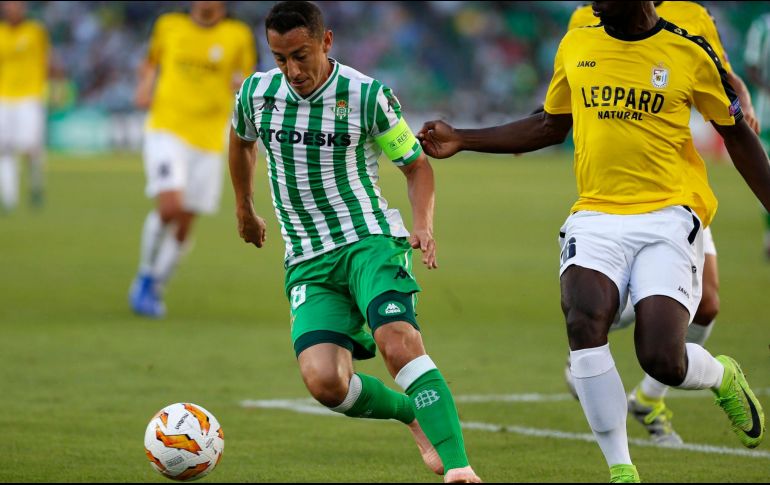 Guardado tiene dos semanas para avanzar en la recuperación de la rotura, aunque el tiempo medio de regreso a los terrenos de juego en este tipo de dolencias oscila entre las tres y cuatro semanas. TWITTER / @RealBetis