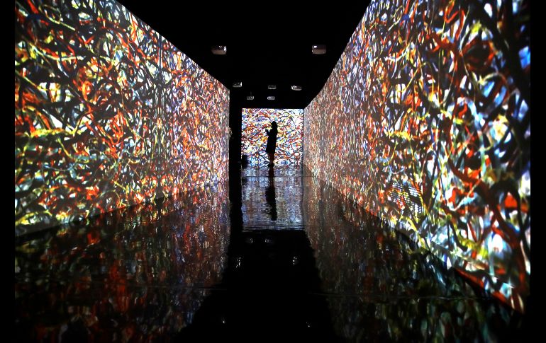 Proyecciones de pinturas de Jackson Pollock se ven en una presentación de una exposición del artista en el museo Vittoriano de Roma, Italia. AP/A. Tarantino