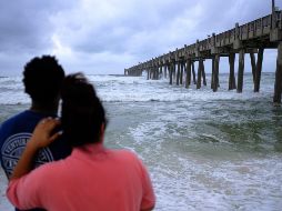 ''Parece ser de categoría 3, que es aún más intenso que 'Florence''', señaló en Twitter, en referencia al ciclón que en septiembre causó la muerte de más de 30 de personas. EFE / D. Anderson
