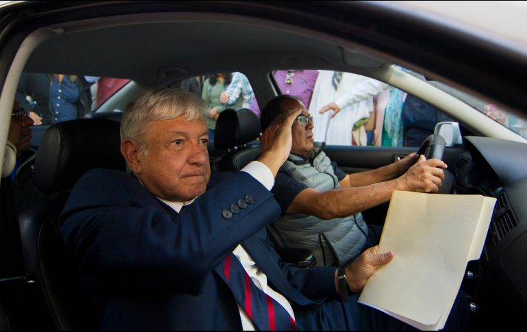 Al menos un centenar de sindicalizados se plantaron afuera de las oficinas de López Obrador. NTX/J. Pazos