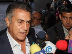 Jaime Rodríguez acudió a una ceremonia para la destrucción de armas de juguete como parte de la campaña nacional 