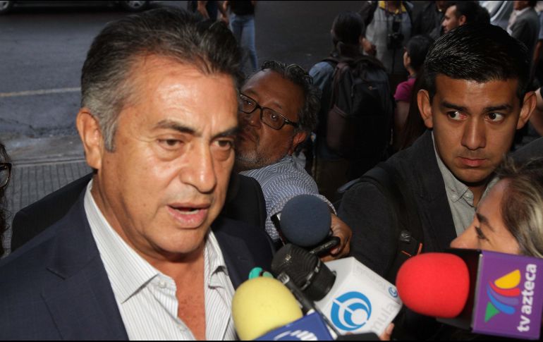 Jaime Rodríguez acudió a una ceremonia para la destrucción de armas de juguete como parte de la campaña nacional 