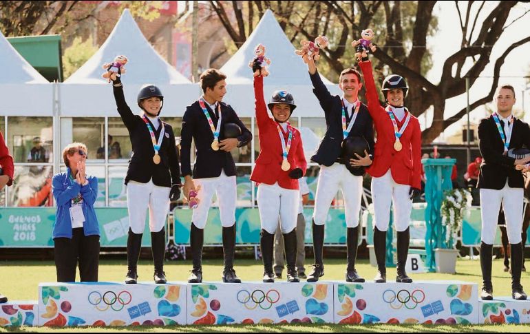 Nicole Meyer (primera de derecha a izquierda) aportó para que el equipo de Norteamérica se quedara con el oro en Buenos Aires. @COM_MEXICO