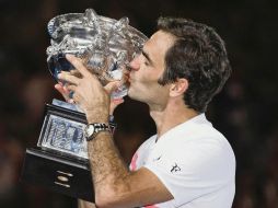 Roger Federer busca un tercer título consecutivo en Australia. AFP