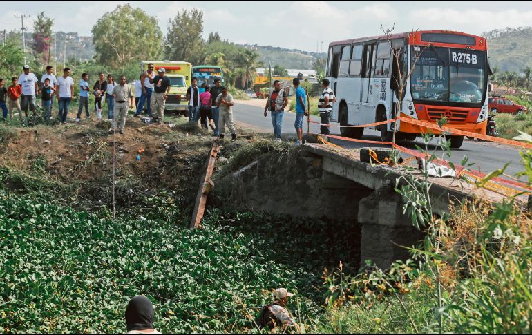 Siete personas perdieron la vida en un camión de la ruta 275-B que volcó en Tlaquepaque el pasado 15 de junio. EL INFORMADOR/G. Gallo