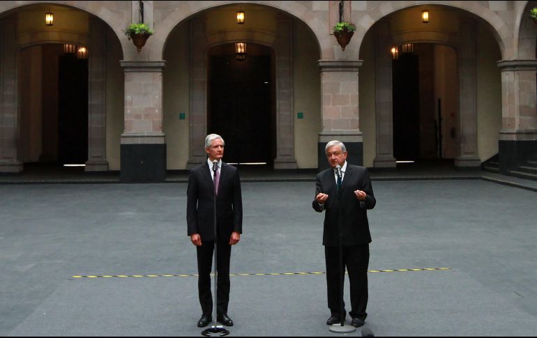 Andrés Manuel López Obrador y Alfredo del Mazo Maza, hablan ante los medios de comunicación al término de su reunión en el Palacio de Gobierno del Estado de México. NTX/F. Estrada