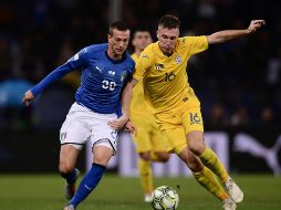 Bernardeschi (I) abrió el marcador al 55', pero Ucrania igualó siete minutos después. AFP/M. Bertorello