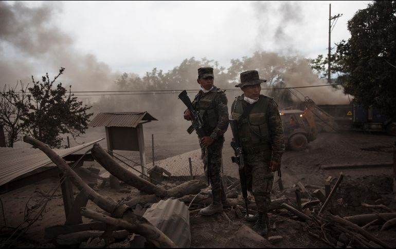 El Volcán de Fuego, de tres mil 763 metros de altura, está enclavado entre los departamentos de Escuintla, Chimaltenango y Sacatepéquez. AP/ARCHIVO