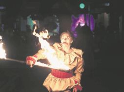 Ante la interacción sorpresiva de los personajes y “muertos vivientes”, es recomendable acudir con zapatos cómodos (no tacones o sandalias) por si tienes la necesidad de correr ante el susto. EL INFORMADOR/A. Camacho