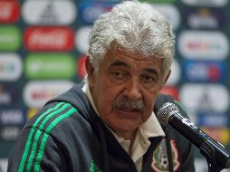 La postura del ''Tuca'' aparece justo después de que el español Edgar Méndez (Cruz Azul) y el argentino Julio Furch (Santos Laguna) mostraron su deseo de militar en el Tricolor, previa naturalización. MEXSPORT / C. De Marchena