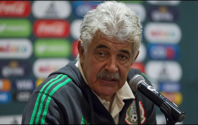 La postura del ''Tuca'' aparece justo después de que el español Edgar Méndez (Cruz Azul) y el argentino Julio Furch (Santos Laguna) mostraron su deseo de militar en el Tricolor, previa naturalización. MEXSPORT / C. De Marchena