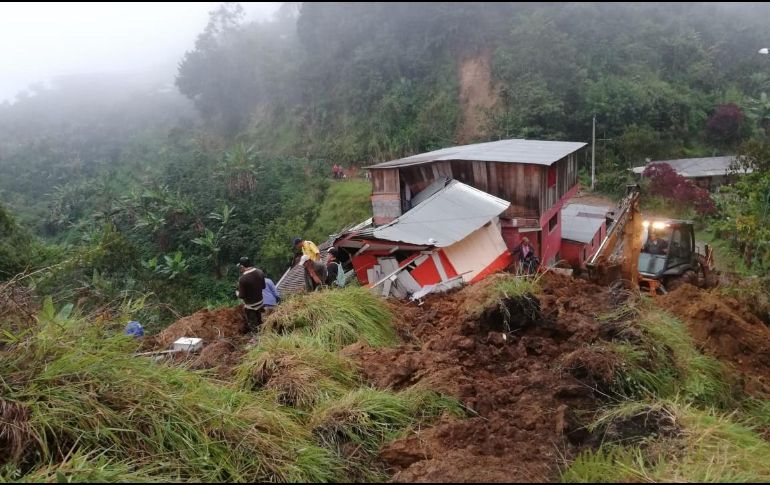 Según autoridades, en este momento trabajan cerca de 40 unidades de los cuerpos de bomberos del municipio. TWITTER / @jeriesgocaldas