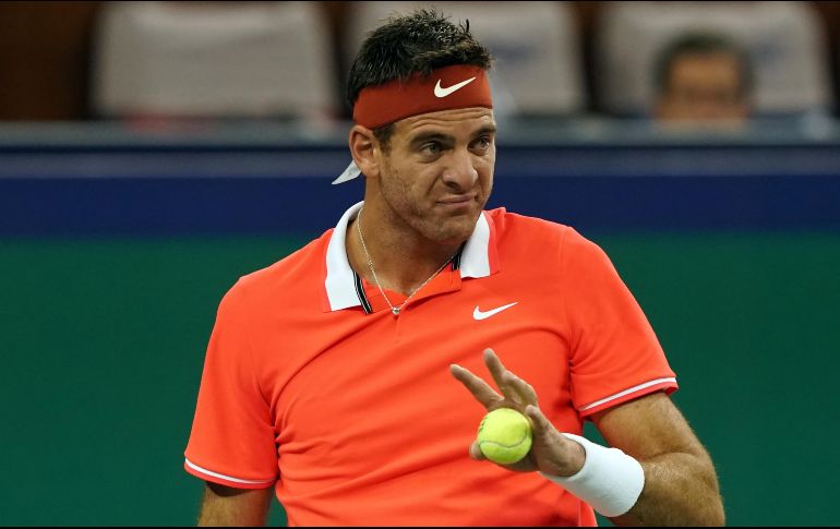 Tras la caída y, pese a que intentó volver a jugar con un vendaje, ''La Torre de Tandil'' decidió finalmente abandonar en el arranque del segundo parcial. AFP / J. Eisele