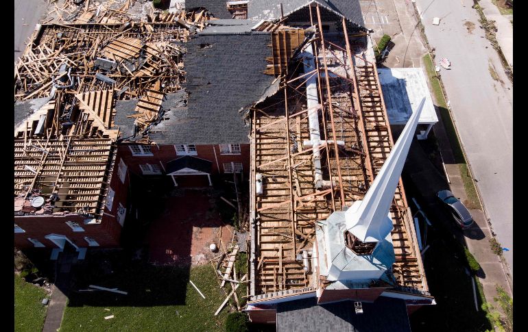 Un templo en Panama City. Más de 358 mil familias y negocios están sin servicio eléctrico en todo Florida.