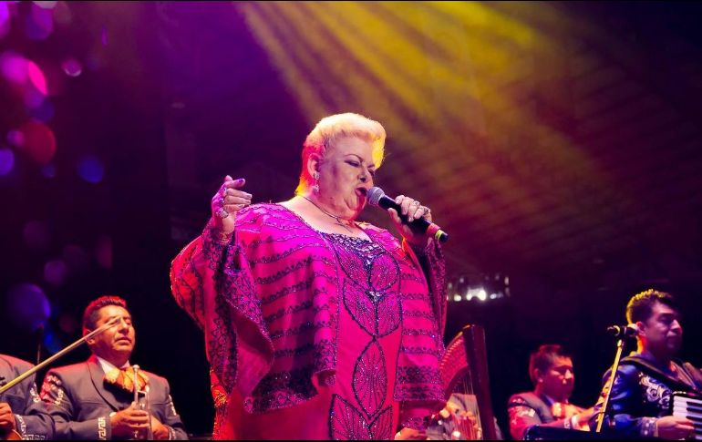 La cantante dedicó el concierto a los hombres. FACEBOOK / FiestasdeOctubreJal