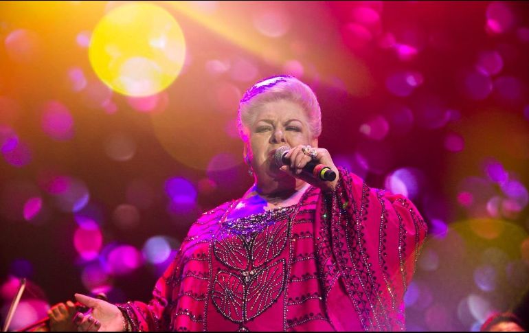 Paquita se mostró contenta de pisar el escenario de Fiestas de Octubre y compartió algunas anécdotas con el auditorio. FACEBOOK / FiestasdeOctubreJal