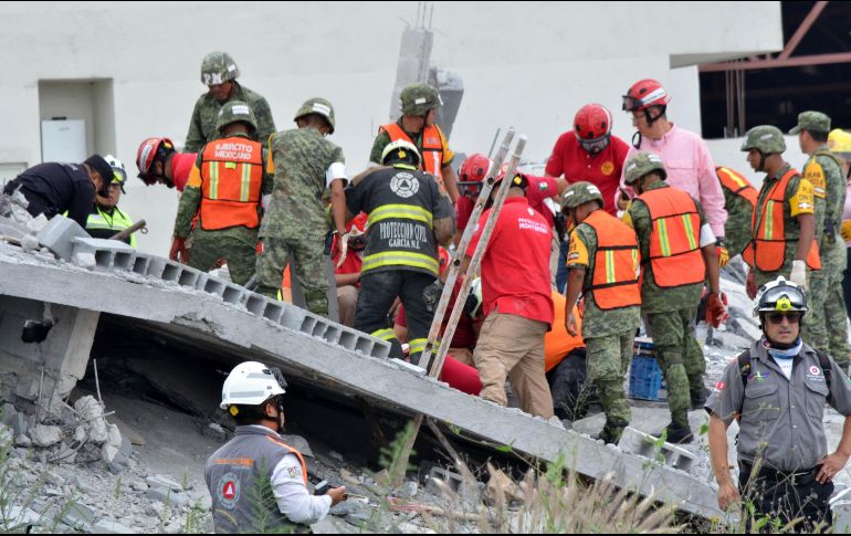 Continúan los trabajos de localización y rescate de más personas, y sigue el proceso de reconocimiento de dos fallecidos, precisando que entre los muertos podrían estar algunos de los no localizados. SUN / E. Vasquez