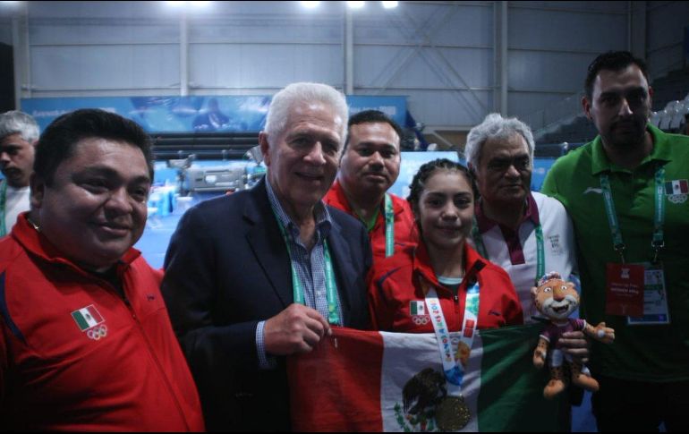 Padilla (C) reveló que el Comité Olímpico Internacional planea modificar el cuaderno de cargos para las ciudades que desean ser sedes. TWITTER/@COM_Mexico