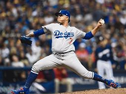 El mexicano Julio Urías lanzó una entrada en el juego de ayer, en la que le conectaron dos imparables, incluido un jonrón. AFP