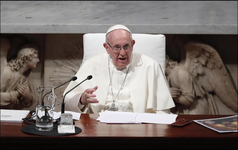 El Papa Francisco aparta del ministerio sacerdotal a los obispos chilenos, ya jubilados, Francisco José Cox Huneeus y Marco Antonio Órdenes Fernández. EFE / ARCHIVO