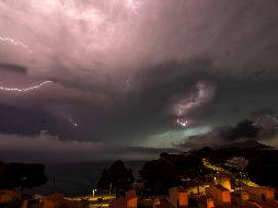 Los meteorólogos prevén que algunas partes de Portugal registren vientos huracanados. En algunas zonas del oeste de España podrían registrarse vientos con categoría de tormenta tropical. EFE / ARCHIVO